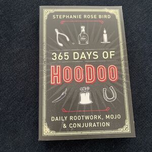365 Days of Hoodoo: Daily Rootwork, Mojo & Conjuration EXCELLENT